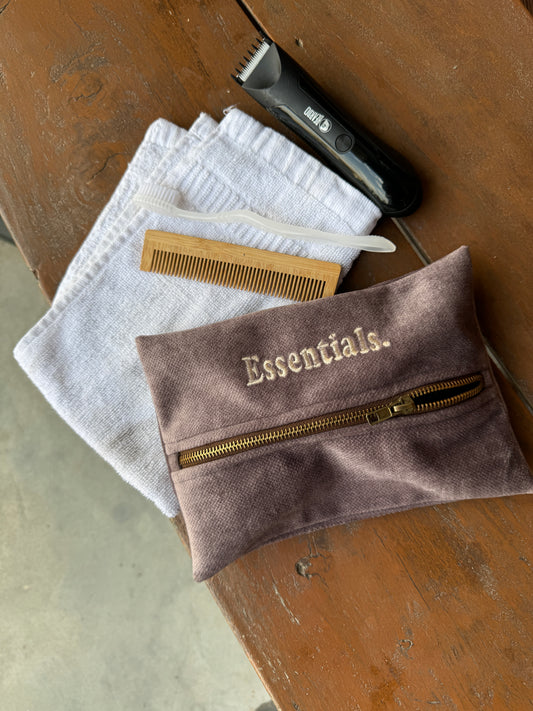 ESSENTIALS TOILETRY POUCH