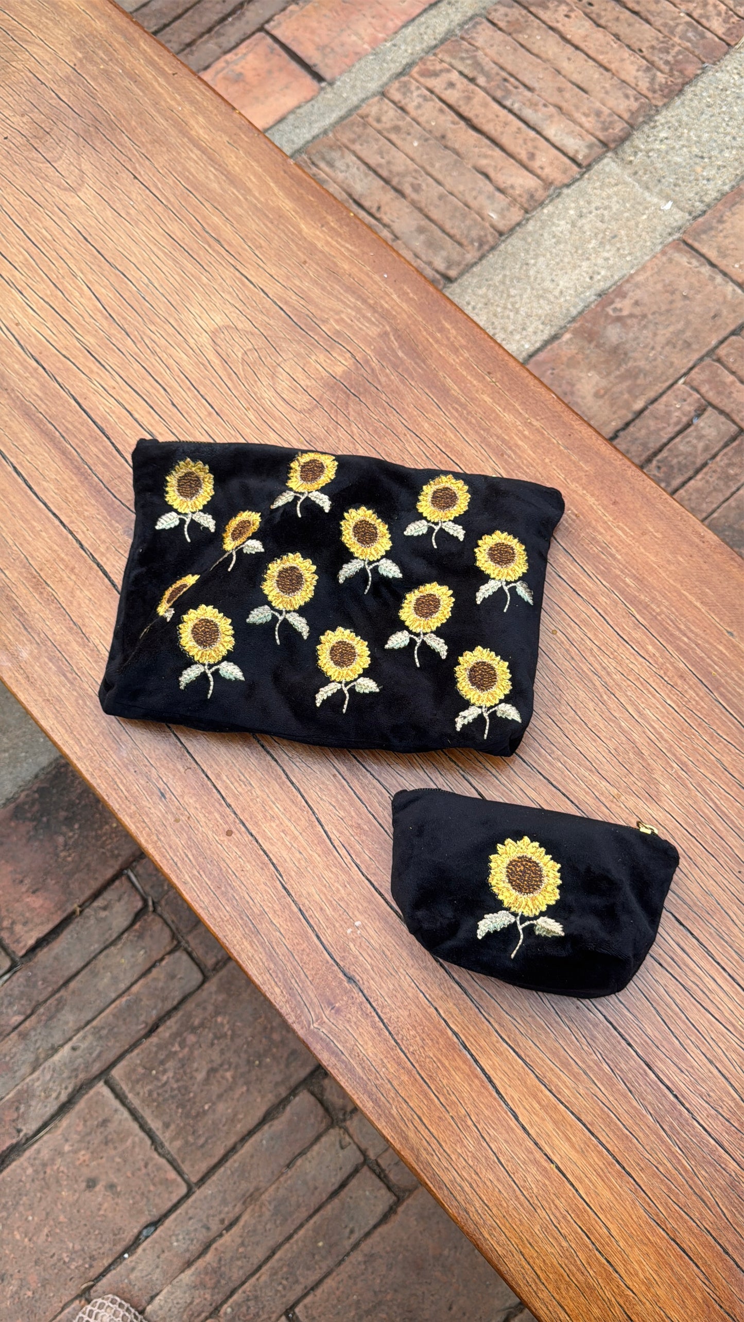SUNFLOWER COIN PURSE IN BLACK