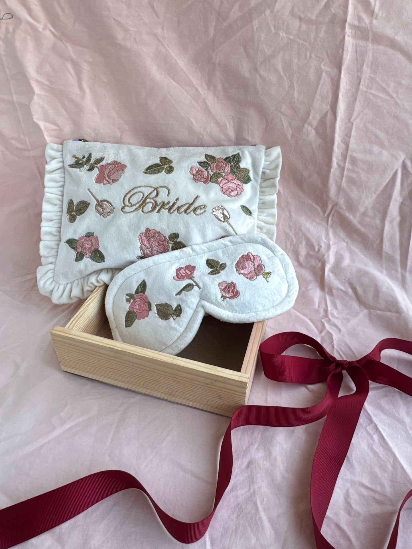 ROSE SLEEPING EYE MASK IN WHITE