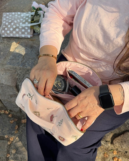 FLAT-LAY FLORAL IMPRINTS MAKEUP BAG IN PEACH
