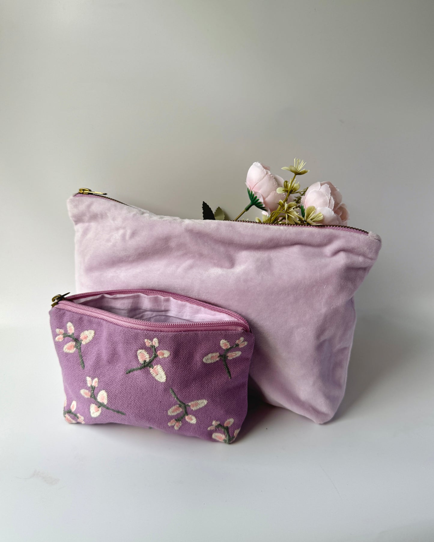ORCHID DREAM ESSENTIALS POUCH