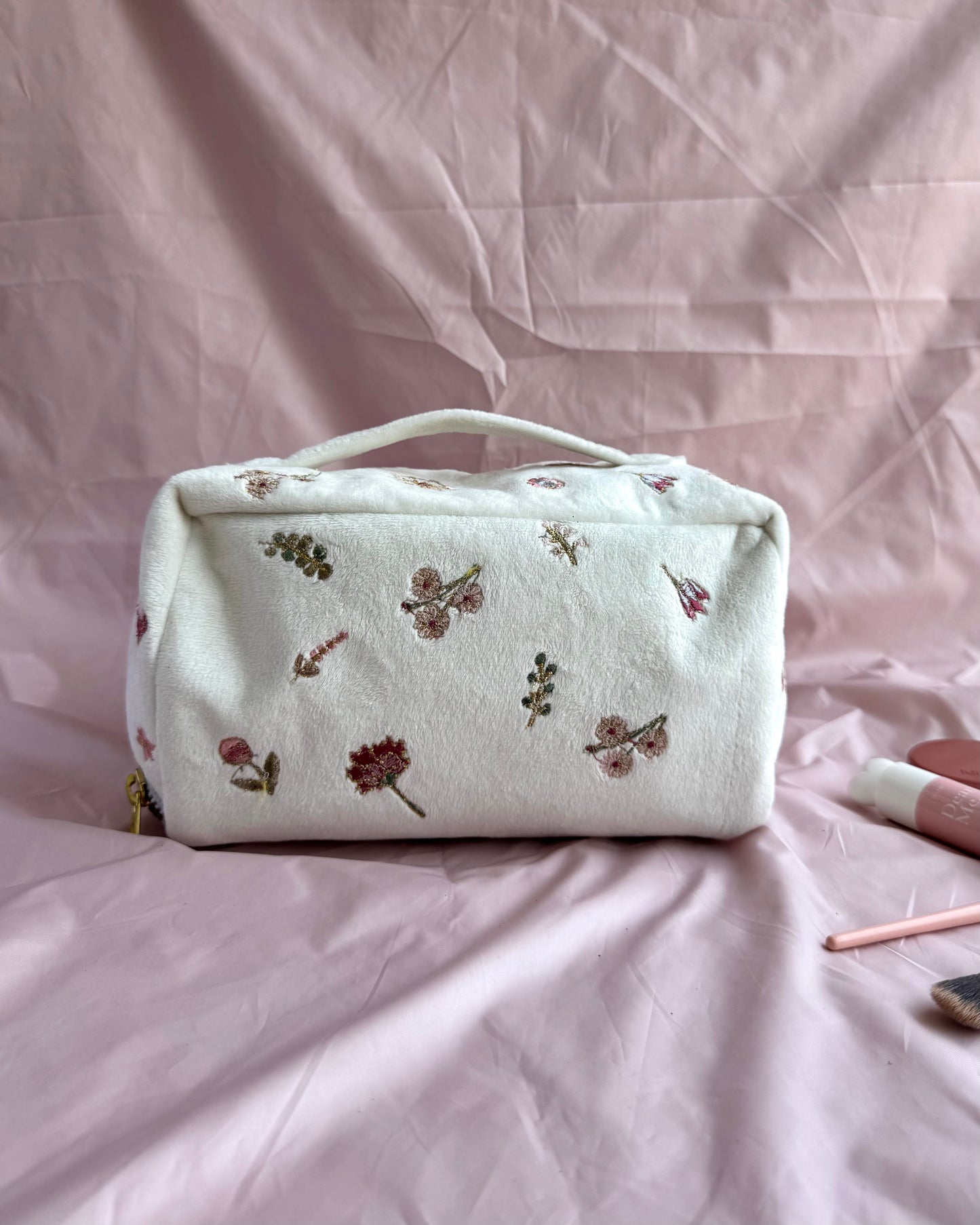 Flat-lay Floral Imprints Makeup Bag In White