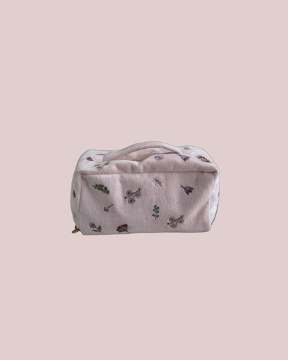 FLAT-LAY FLORAL IMPRINTS MAKEUP BAG IN PEACH